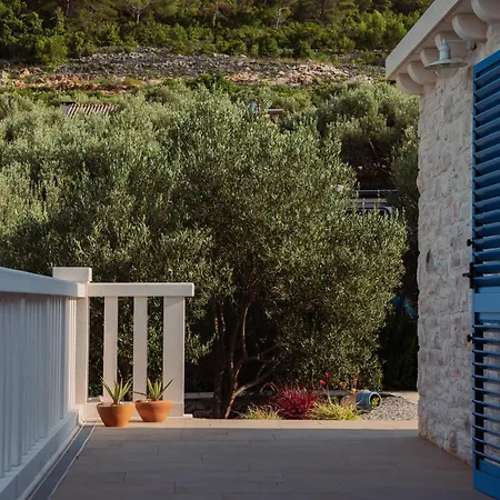 The Secret Garden * Vela Luka