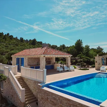 The Secret Garden * Vela Luka