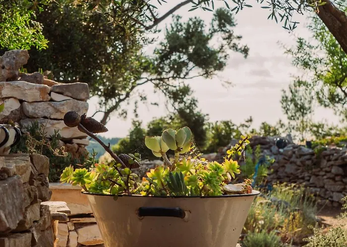 The Secret Garden * Vela Luka