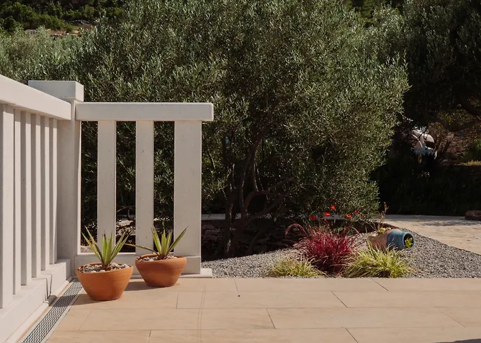 The Secret Garden * Vela Luka