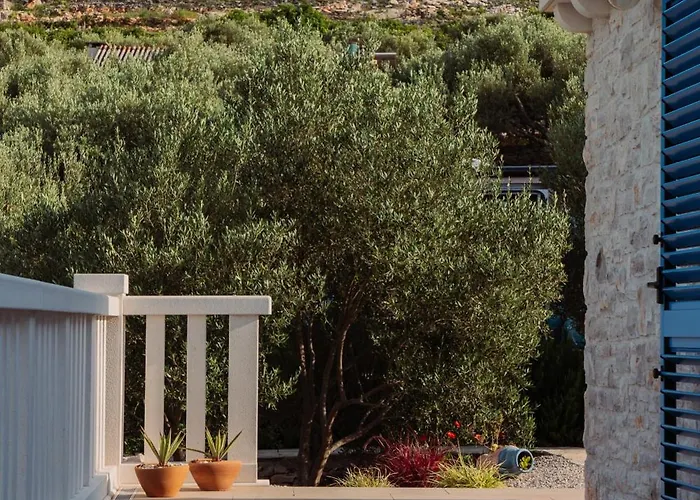 The Secret Garden * Vela Luka